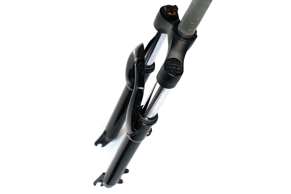 Вилка EASING ES 245 AMS для колёс 26",черная Вилка EASING ES 245 AMS для колёс 26",черная